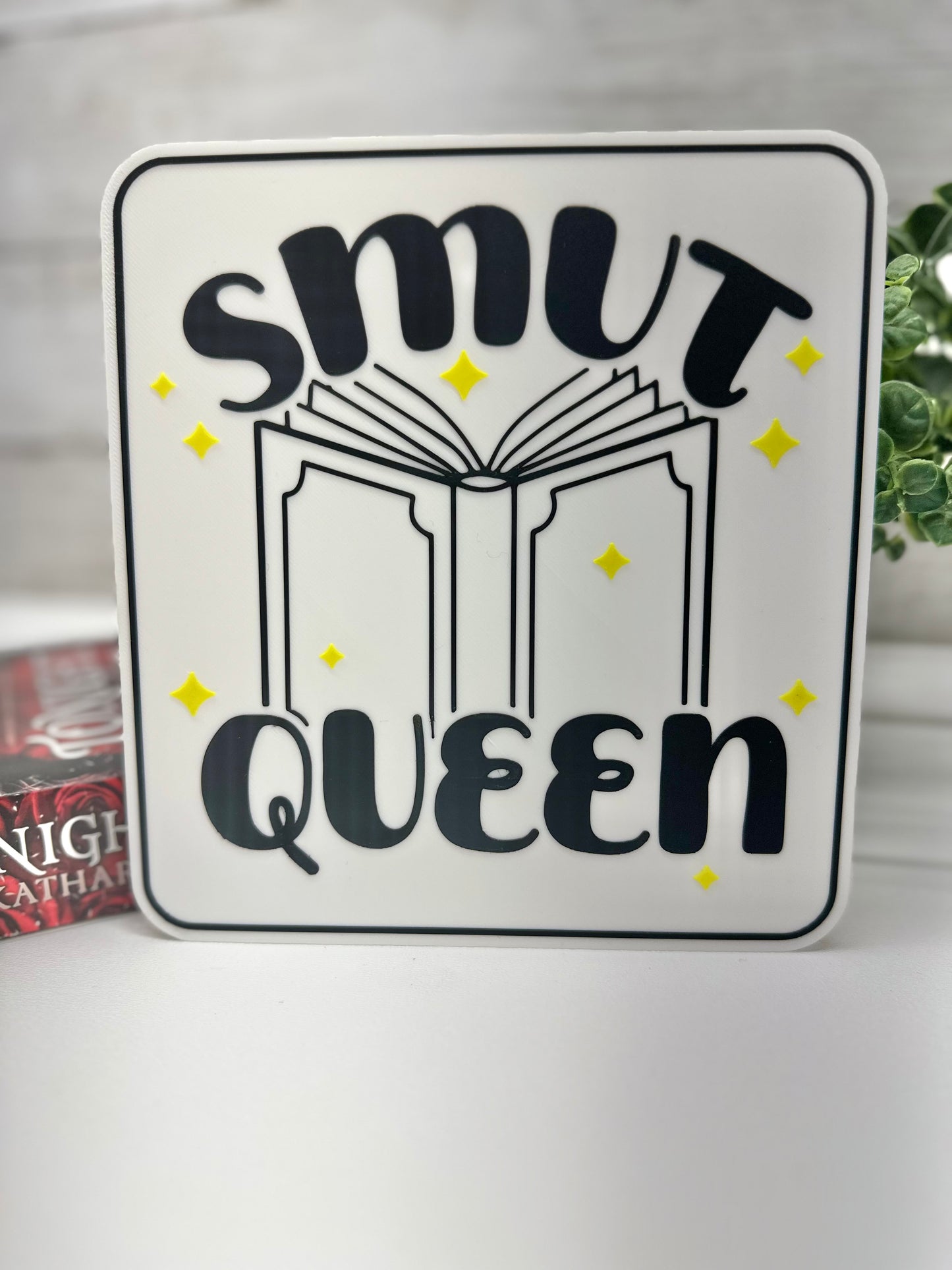 Smut Queen Sign – Bookish Decor for Romance Readers